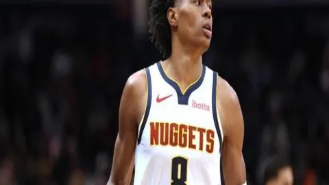 萨巴伦卡迈阿密站决赛首战，激战佩古拉争夺冠军荣耀。